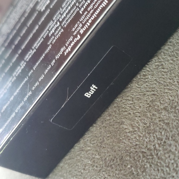 Nude Finish Illuminating Powder - Picture 3 of 3